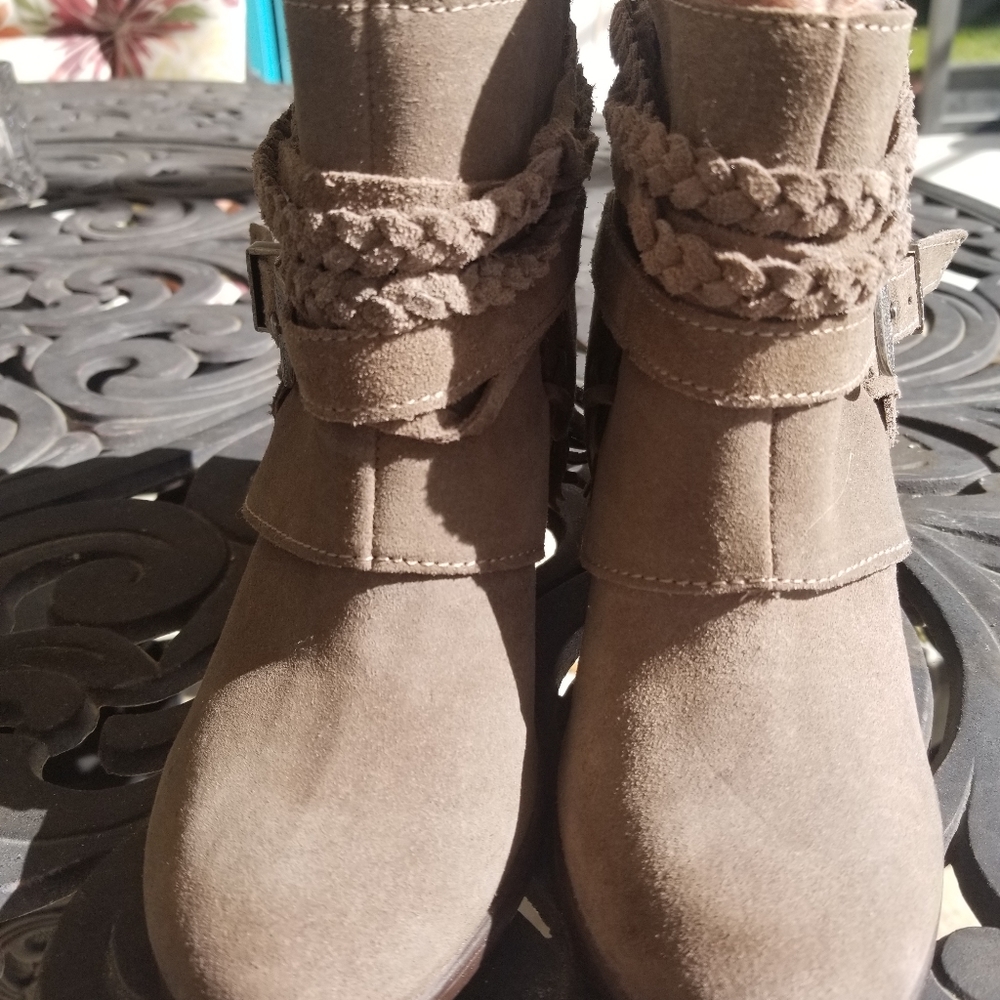 Boots - Picture 4 of 6